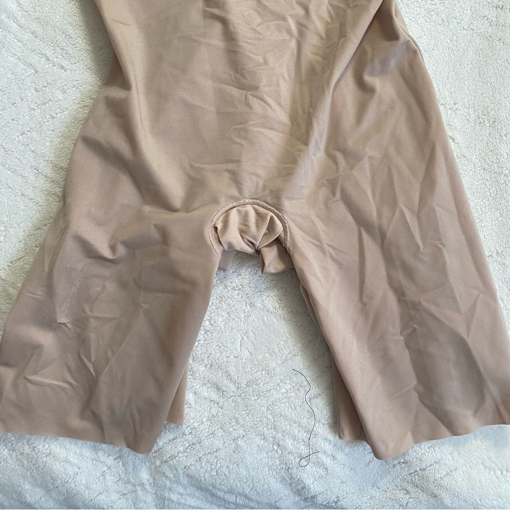 NWT Spanx. Plunge low back mid thigh bodysuit. Size medium - Picture 5 of 7